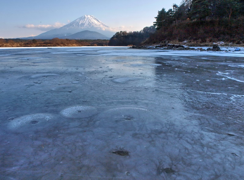 フォトギャラリー：凍結した精進湖と富士山 - (1)